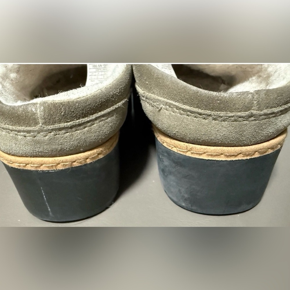 UGG Women’s Size 8 1/2 Lynwood Closed Toe Clogs Shoes Khaki Color Suede - Picture 12 of 15